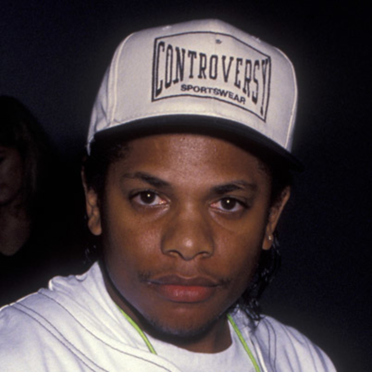 How tall is Eazy E?